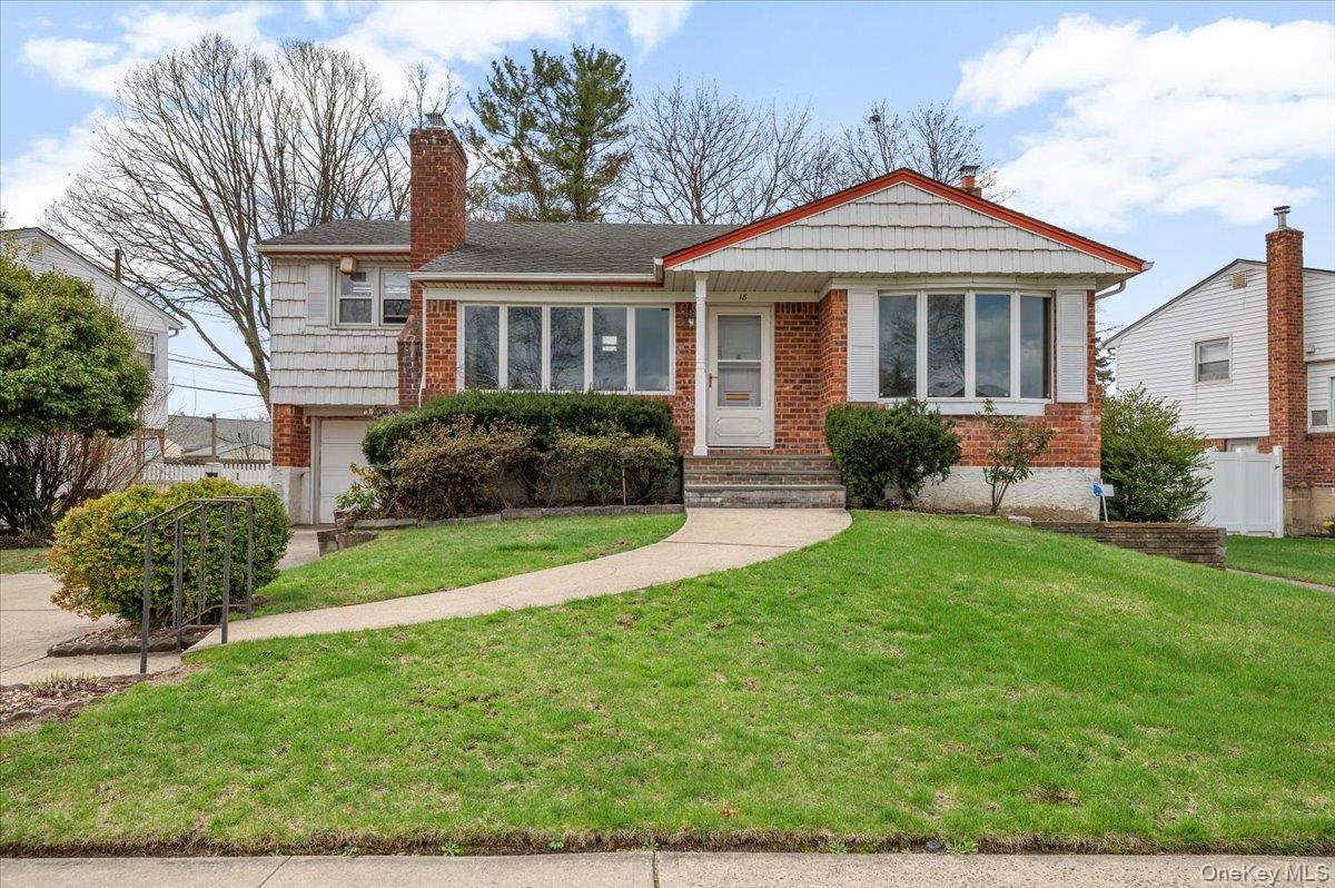 18 Hilary Lane, Westbury, NY 11590