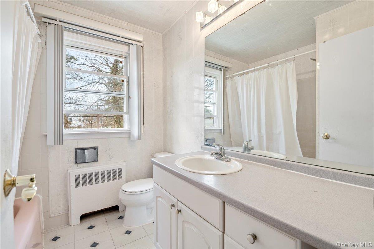 18 Hilary Lane, Westbury, NY 11590