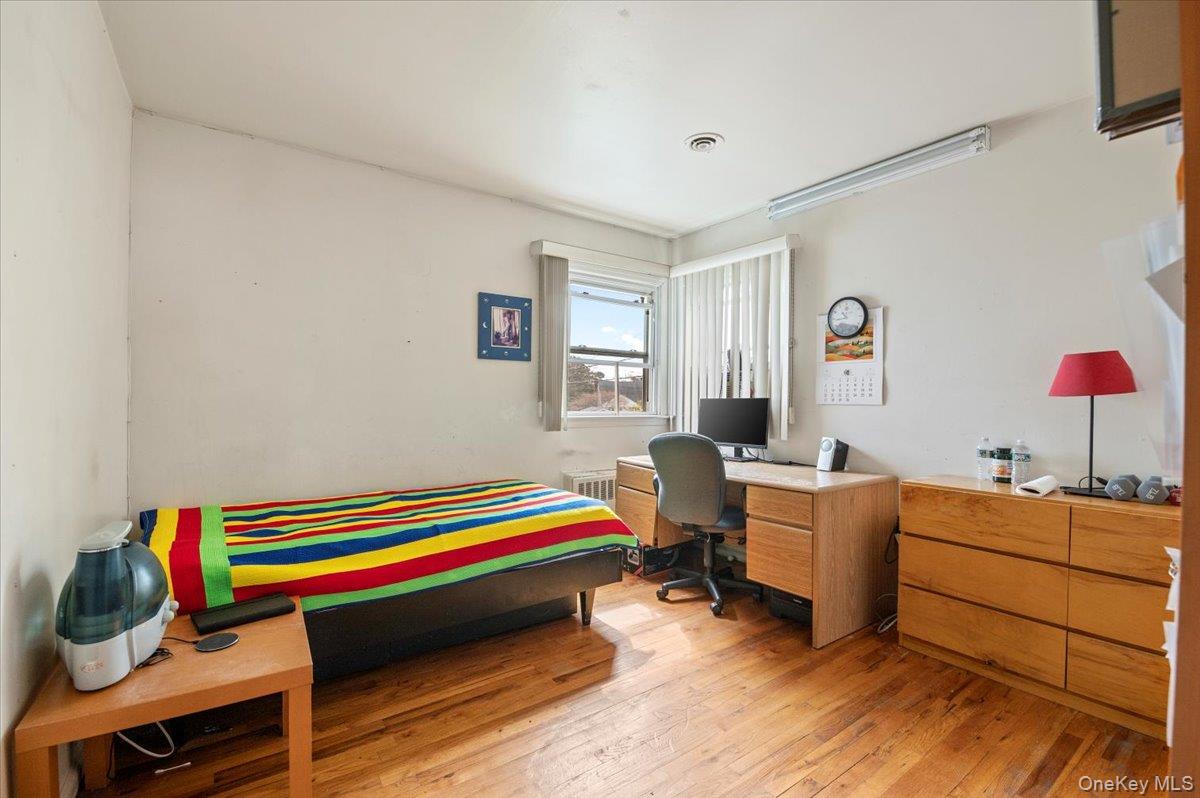 18 Hilary Lane, Westbury, NY 11590