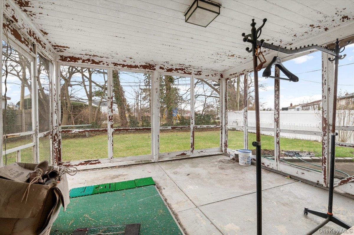 18 Hilary Lane, Westbury, NY 11590