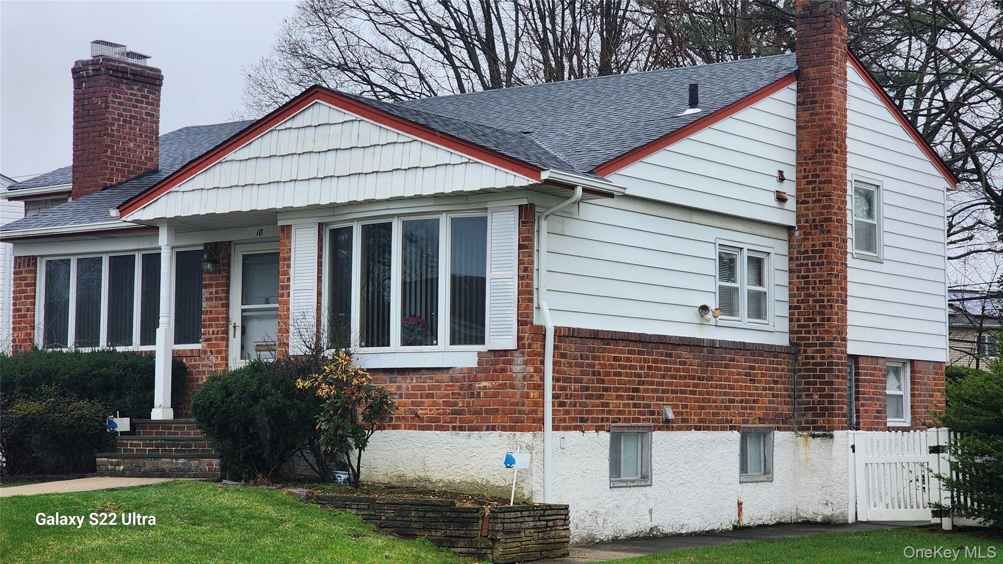 18 Hilary Lane, Westbury, NY 11590