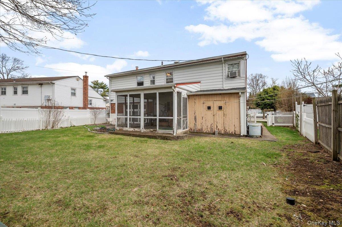 18 Hilary Lane, Westbury, NY 11590