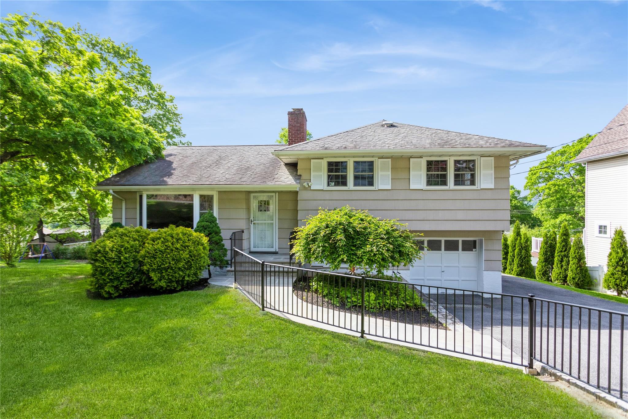 789 Warren Avenue, Thornwood, NY 10594
