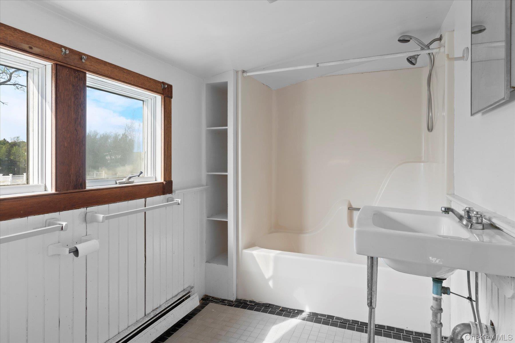 4 Shore Road, Bellport Village, NY 11713