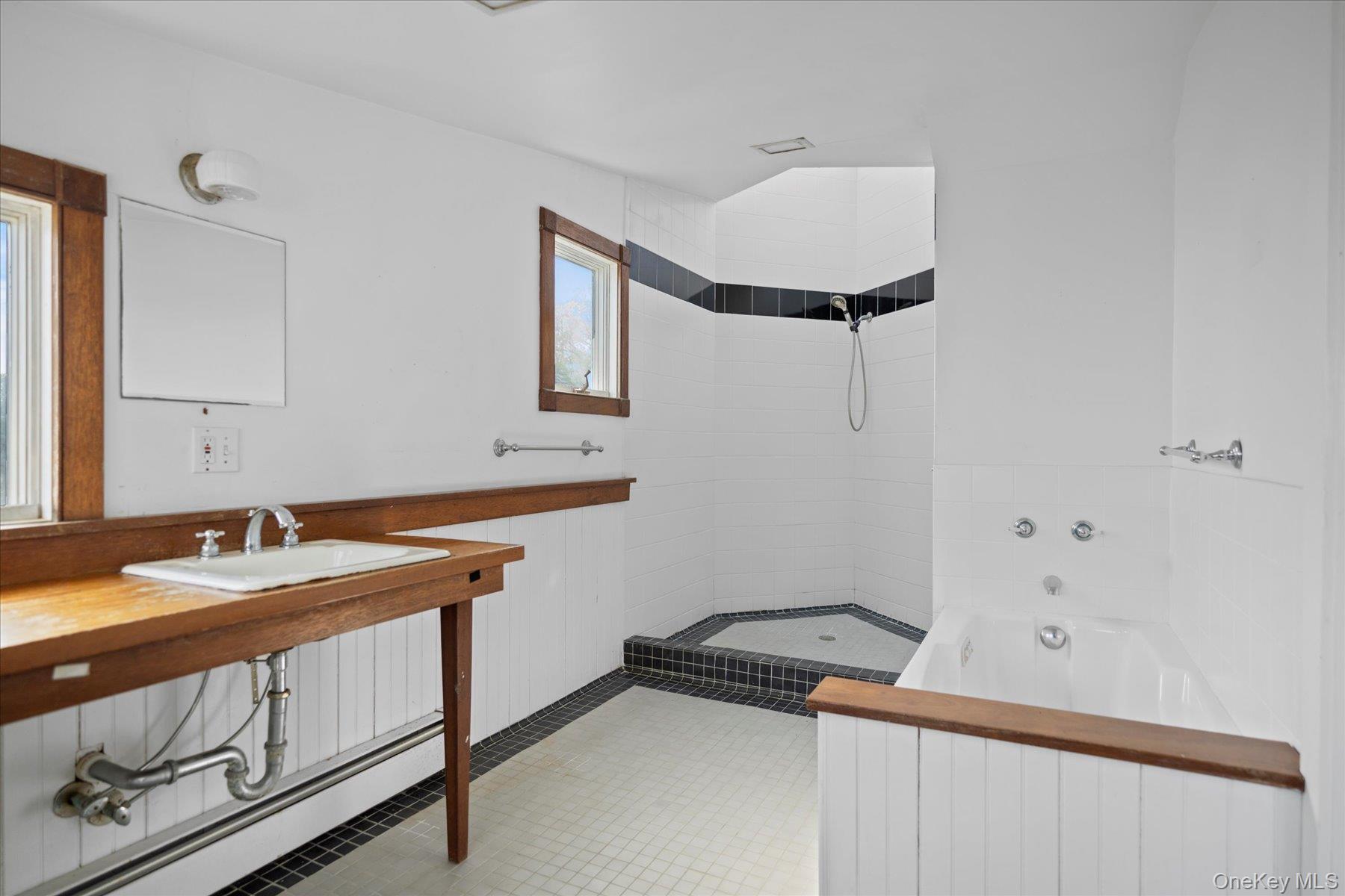 4 Shore Road, Bellport Village, NY 11713