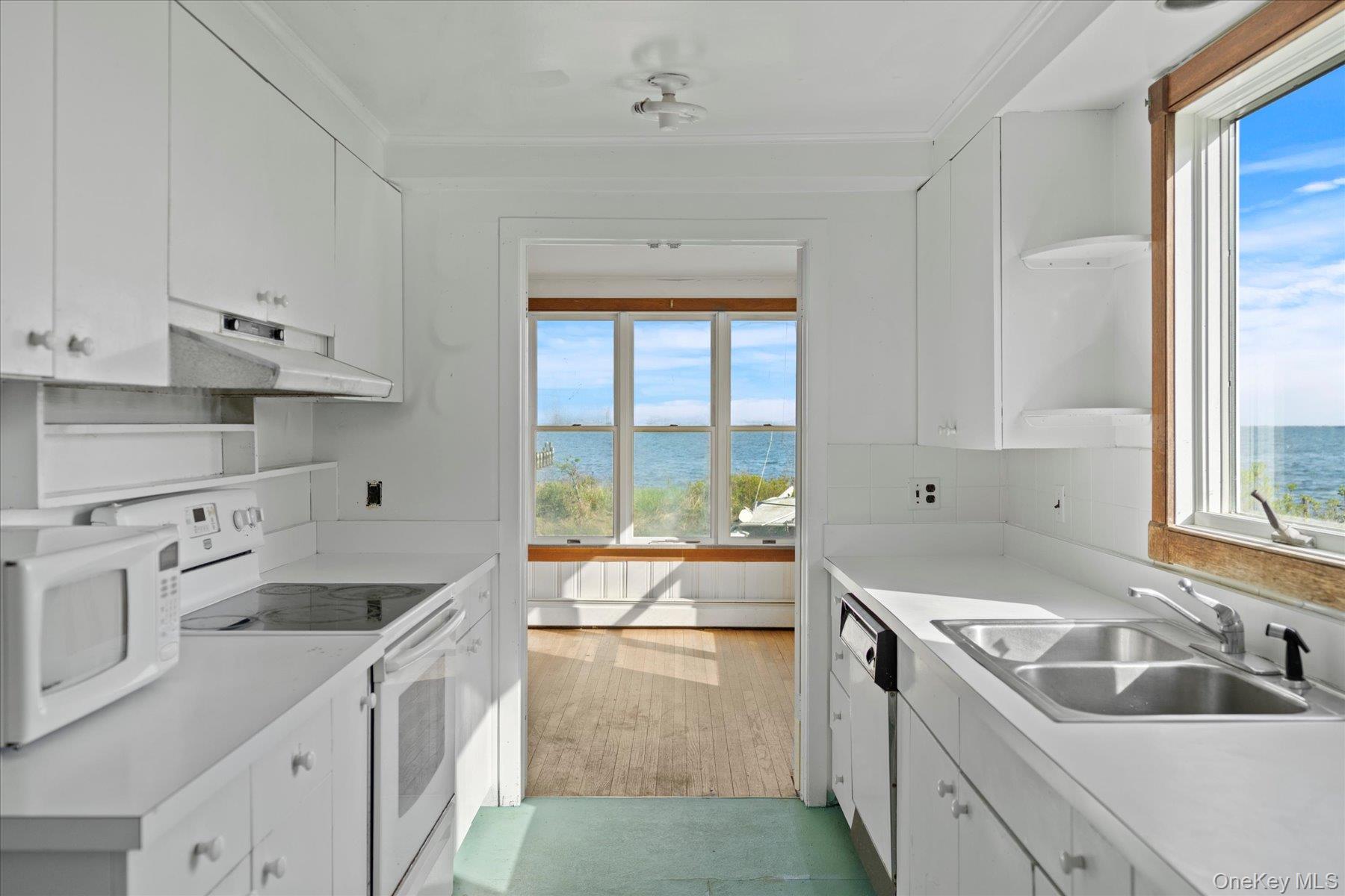 4 Shore Road, Bellport Village, NY 11713