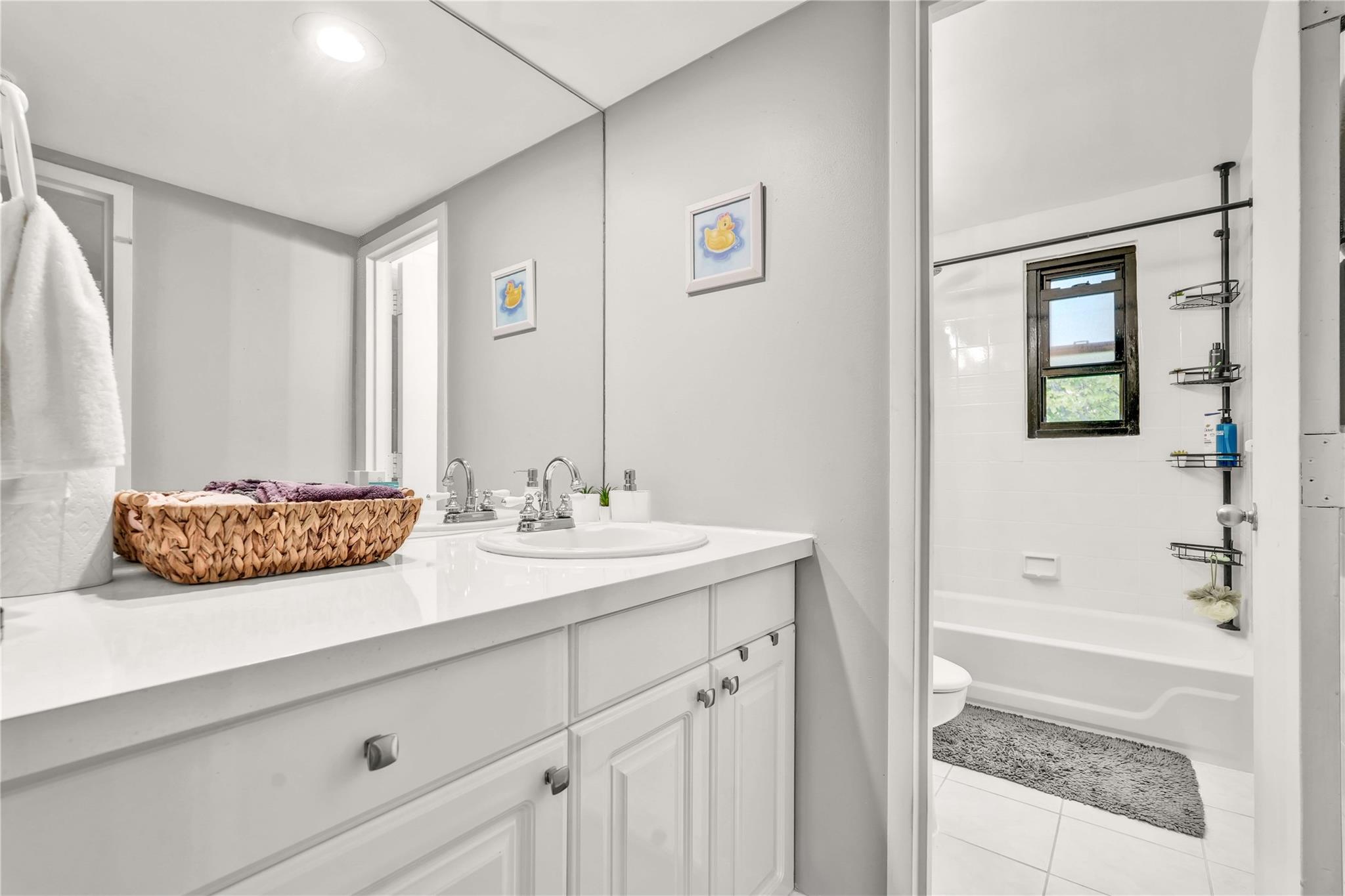 4 E Mill Drive # 3D, Great Neck, NY 11021