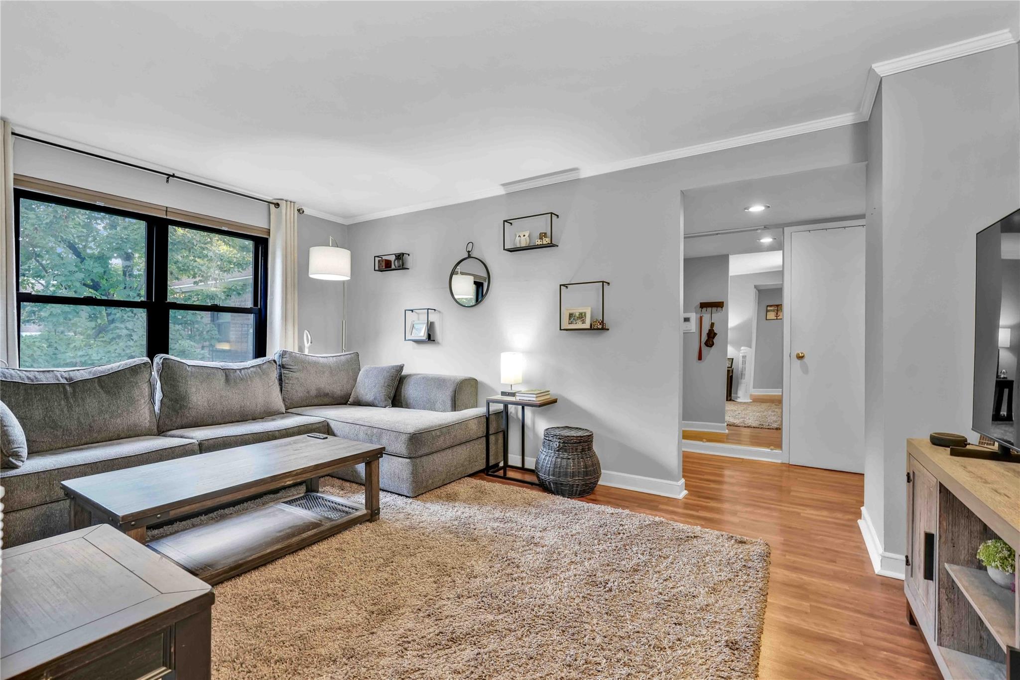 4 E Mill Drive # 3D, Great Neck, NY 11021