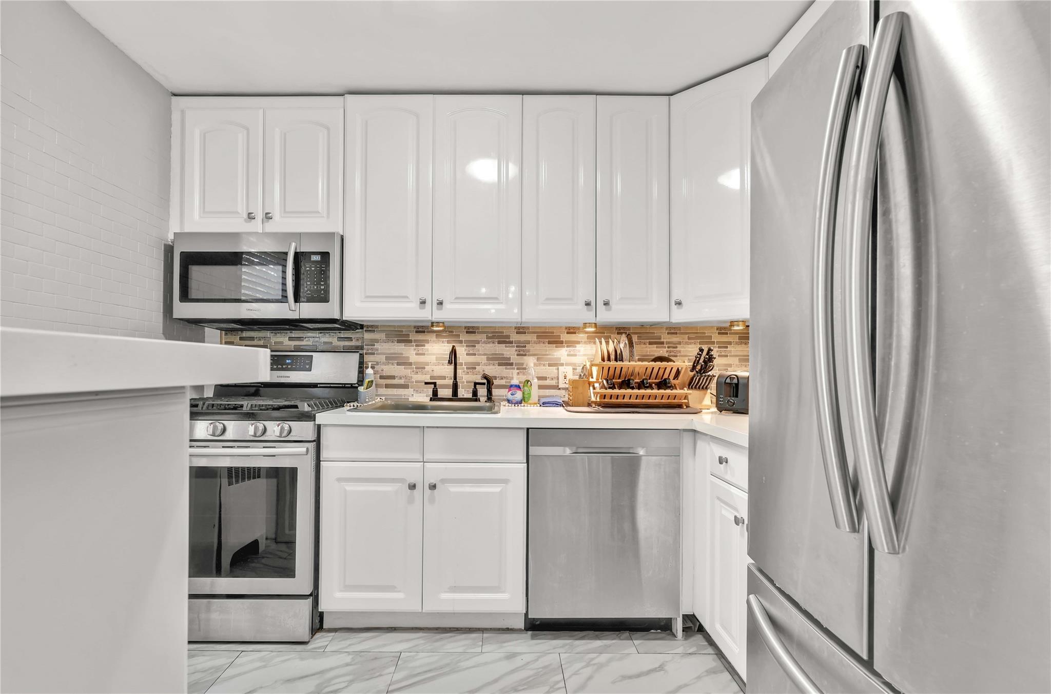 4 E Mill Drive # 3D, Great Neck, NY 11021