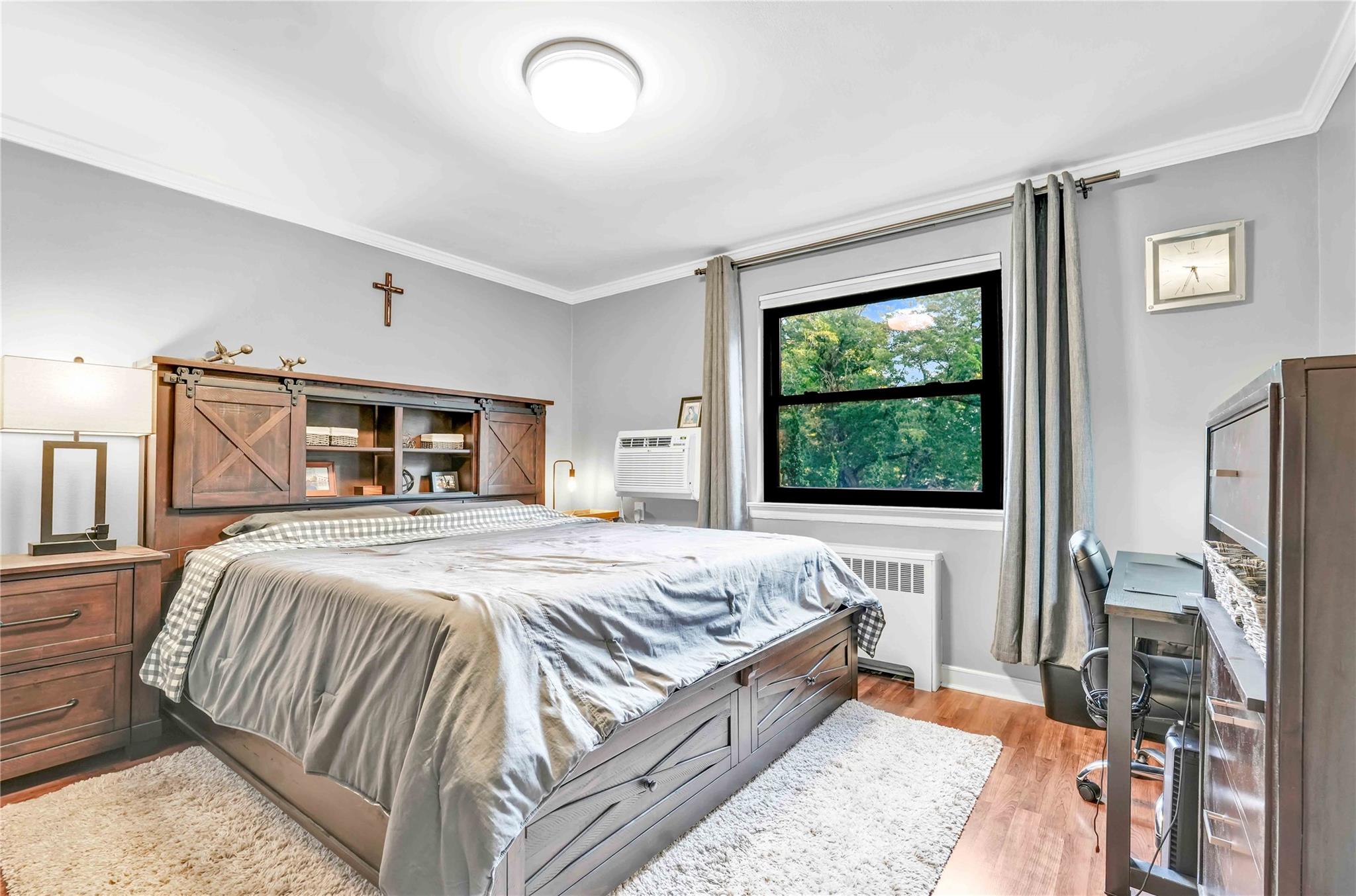 4 E Mill Drive # 3D, Great Neck, NY 11021