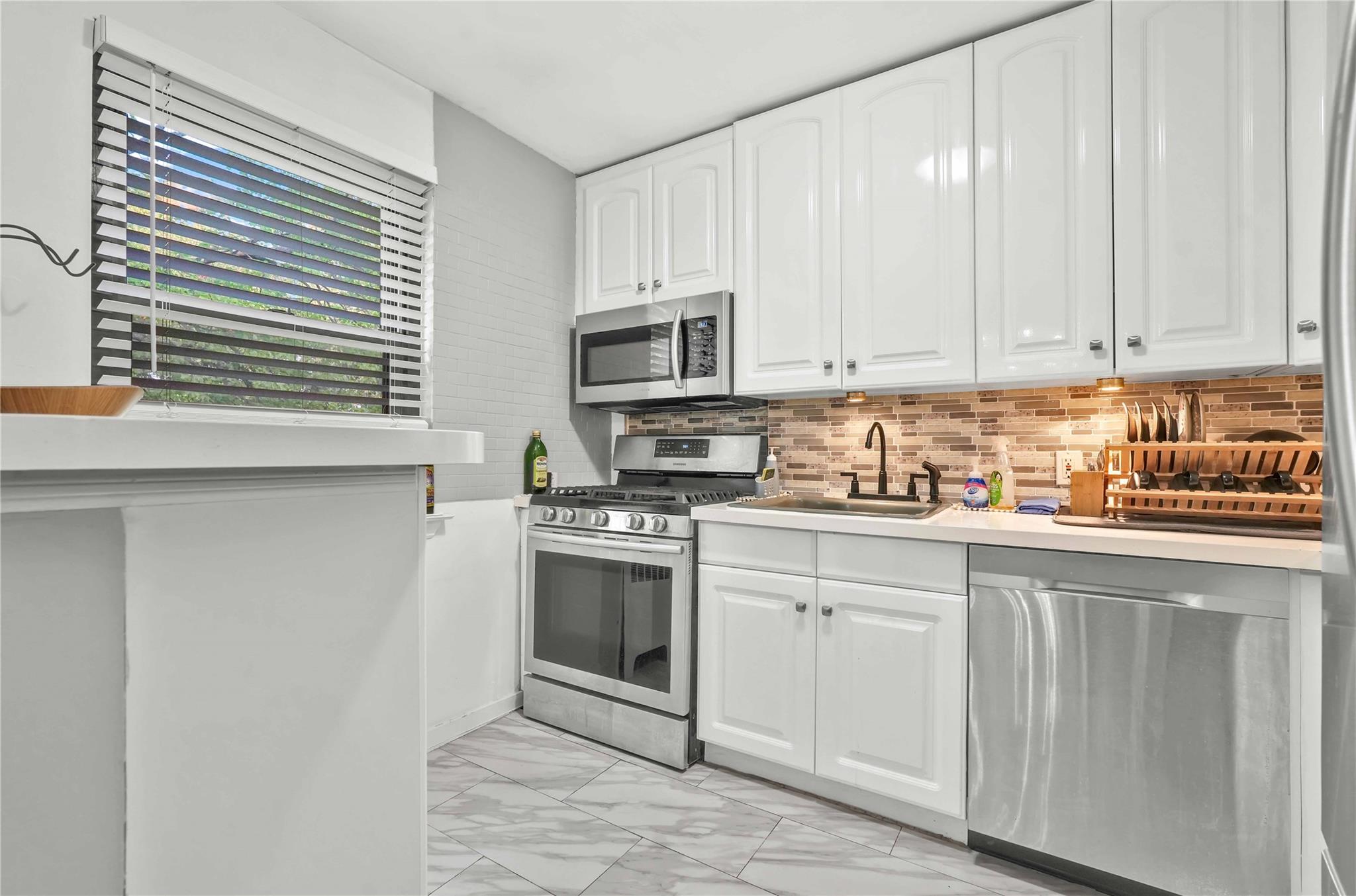 4 E Mill Drive # 3D, Great Neck, NY 11021