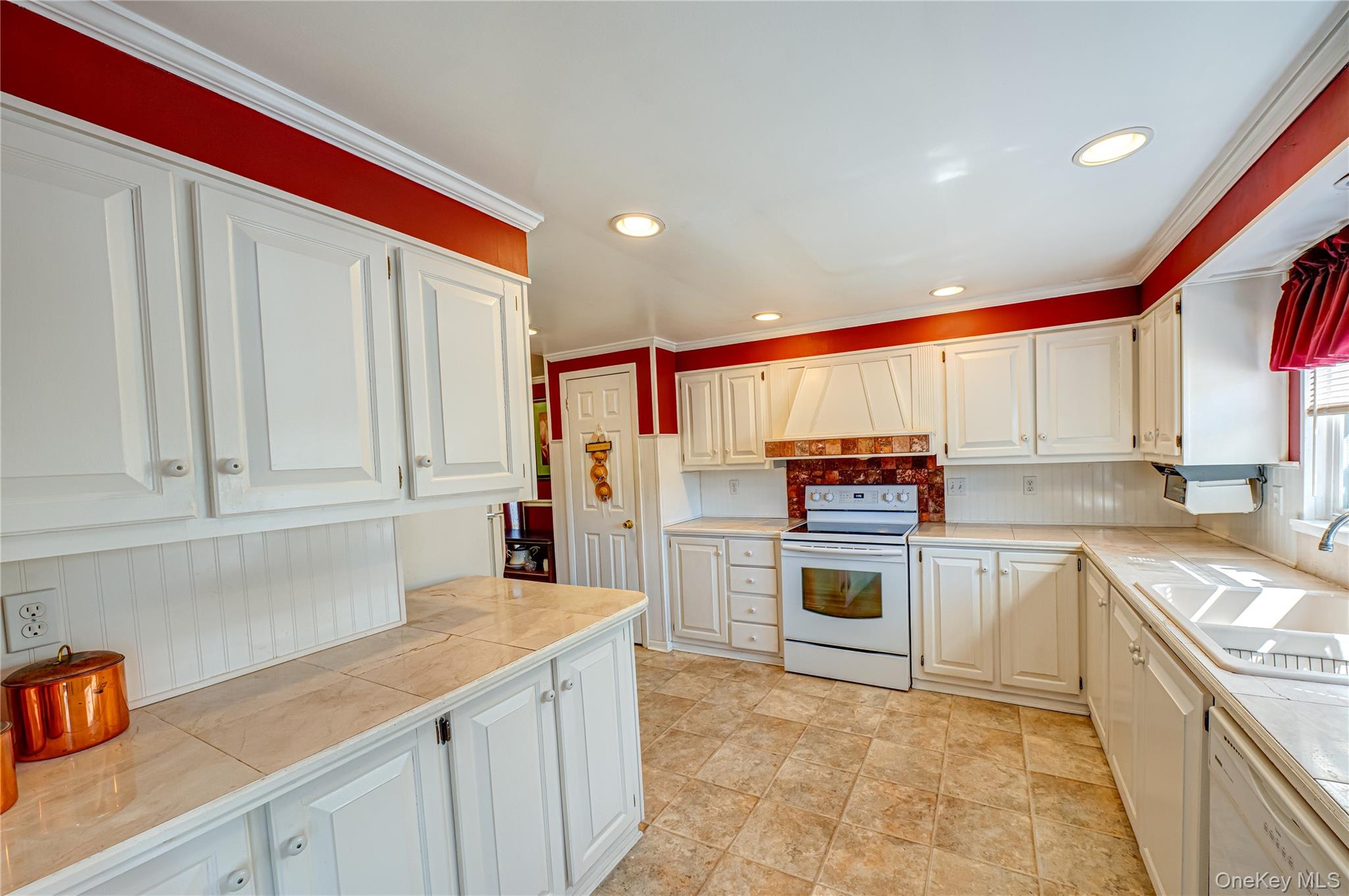 1407 Middle Road # 6, Calverton, NY 11933