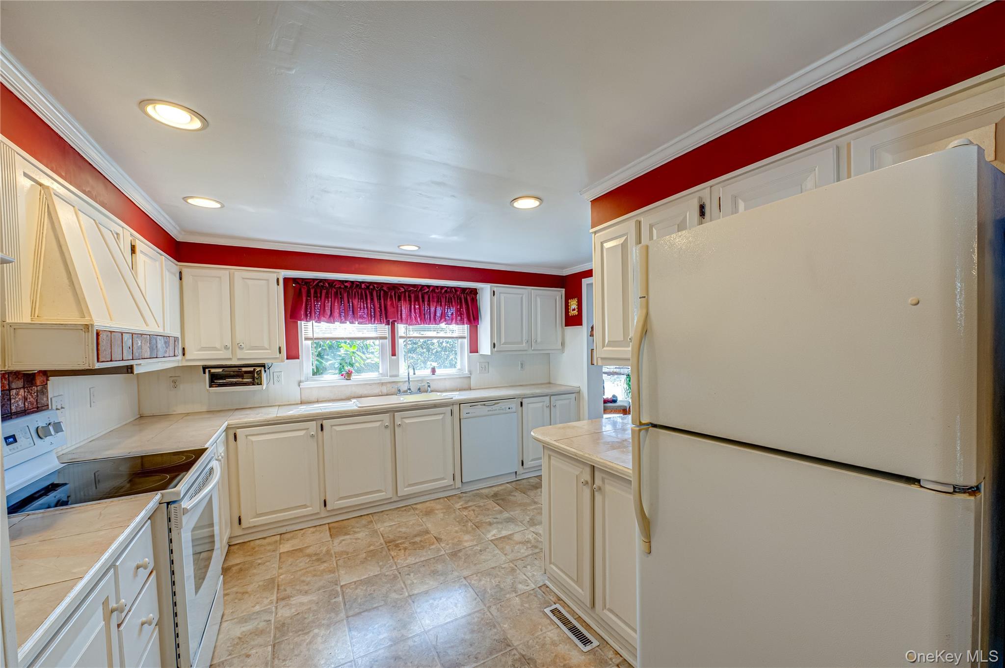 1407 Middle Road # 6, Calverton, NY 11933