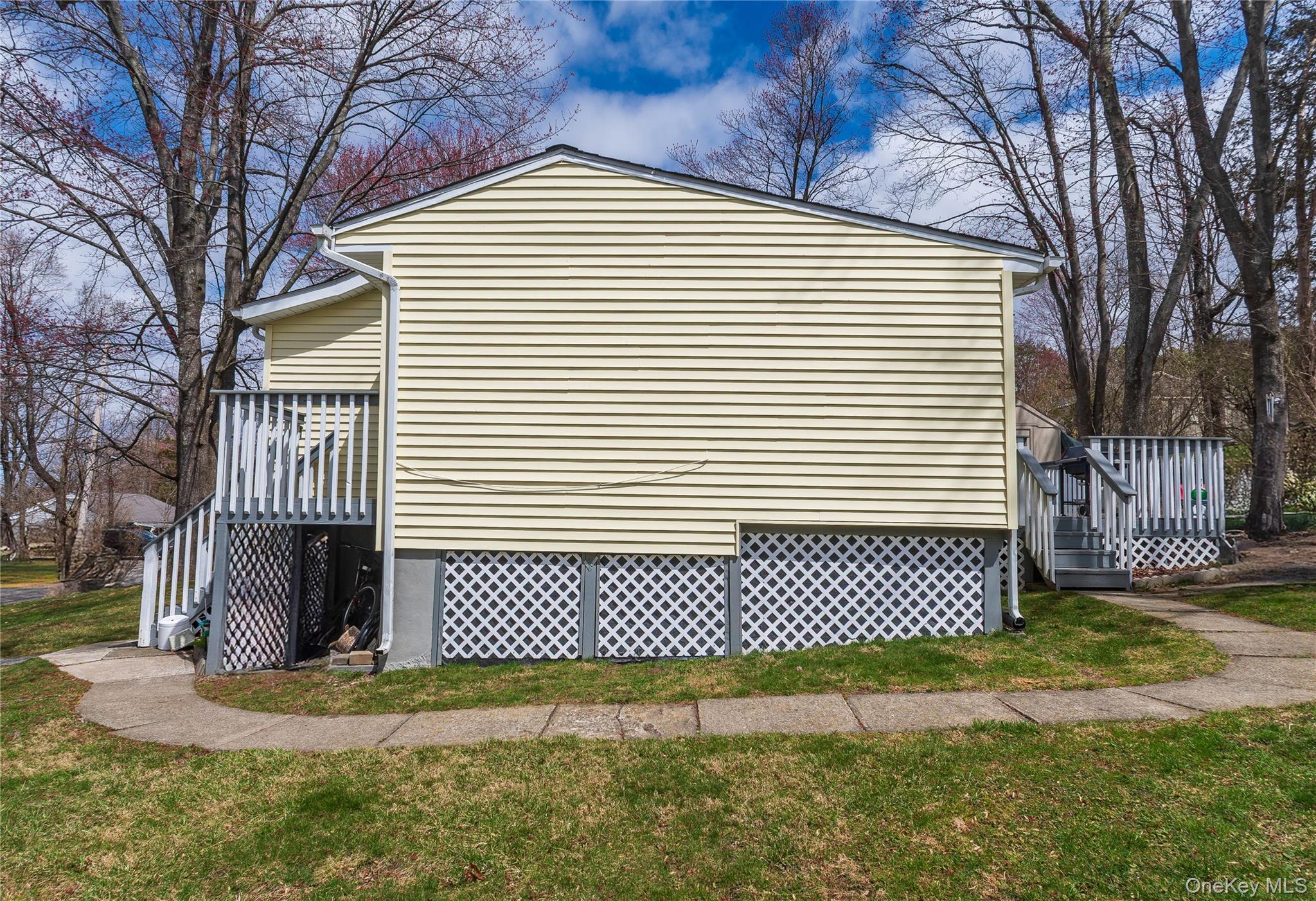 22 Woodycrest Trail, Monroe, NY 10950