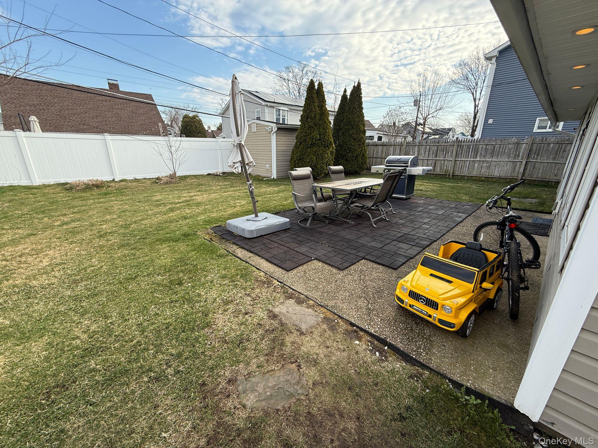 5 TRUMPET Lane, Levittown, NY 11756