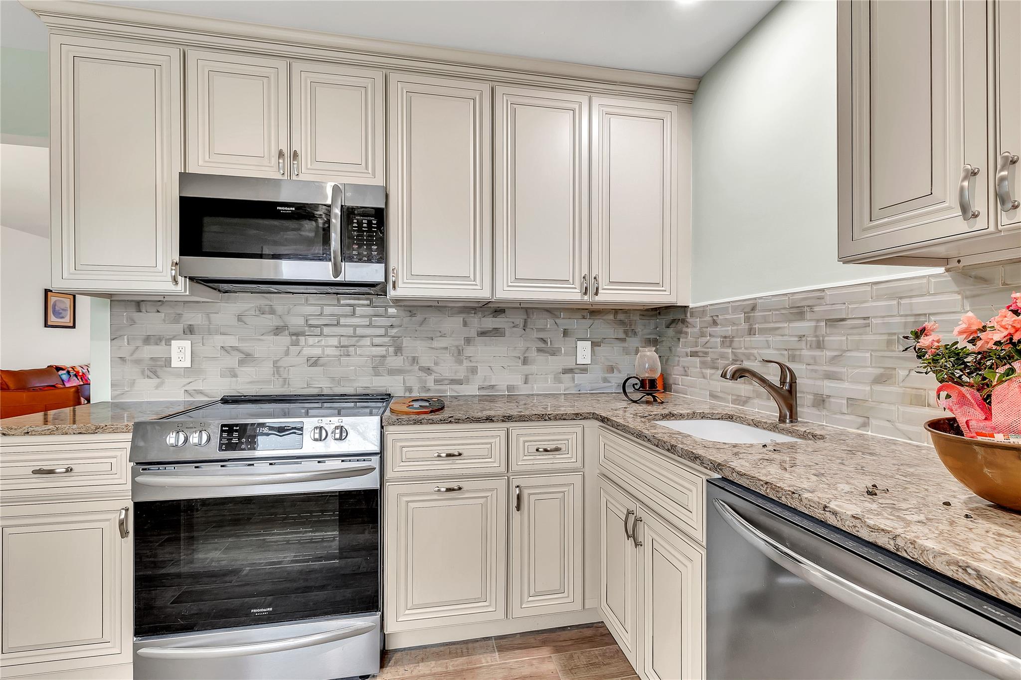 48 E 2nd Street, Freeport, NY 11520