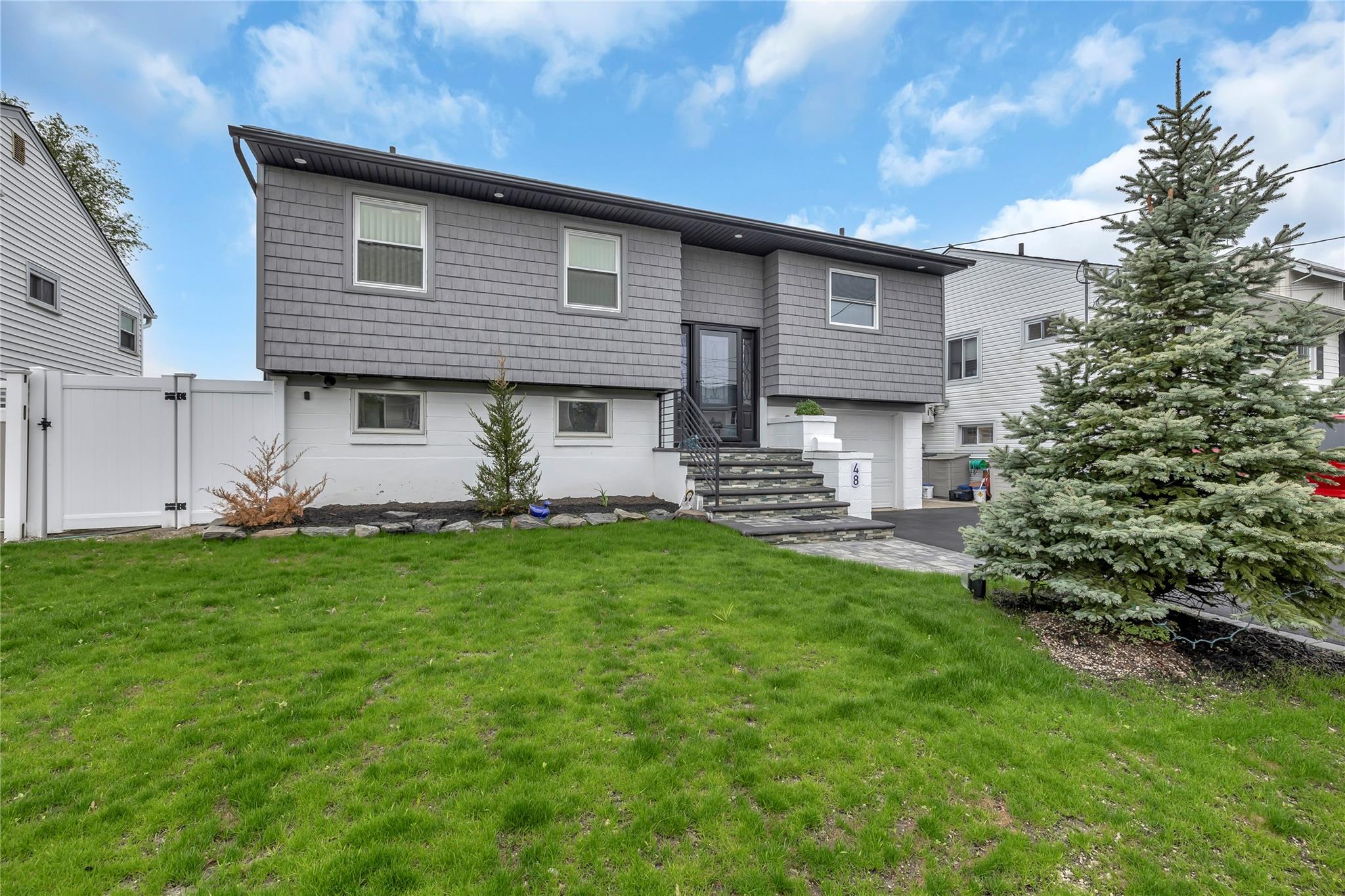 48 E 2nd Street, Freeport, NY 11520