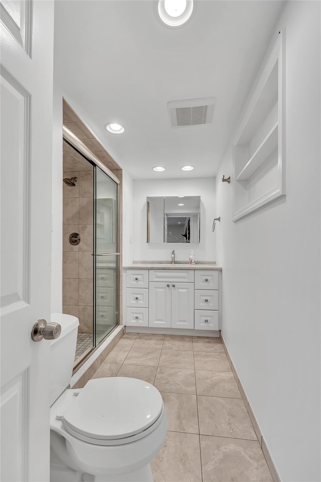 48 E 2nd Street, Freeport, NY 11520