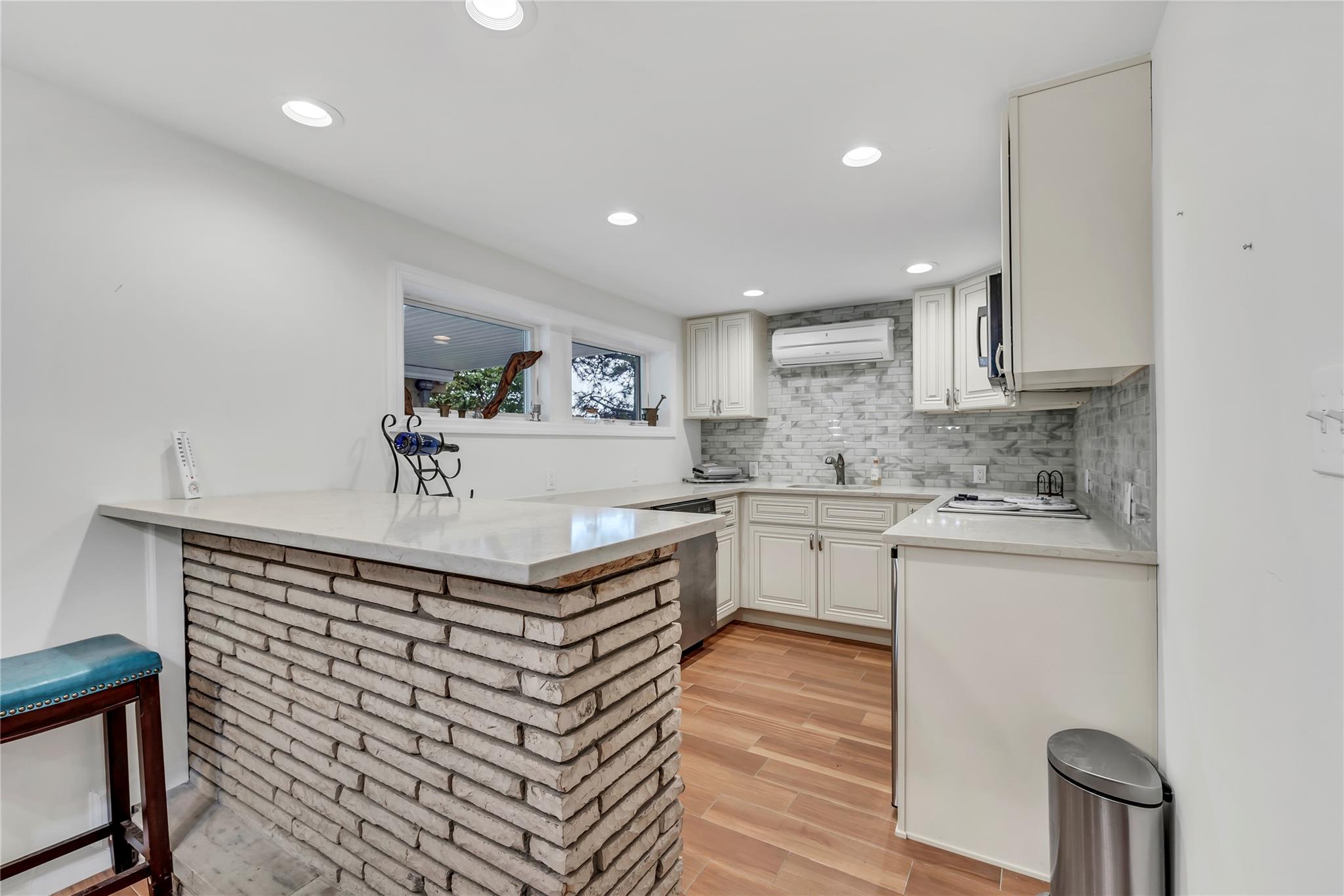 48 E 2nd Street, Freeport, NY 11520