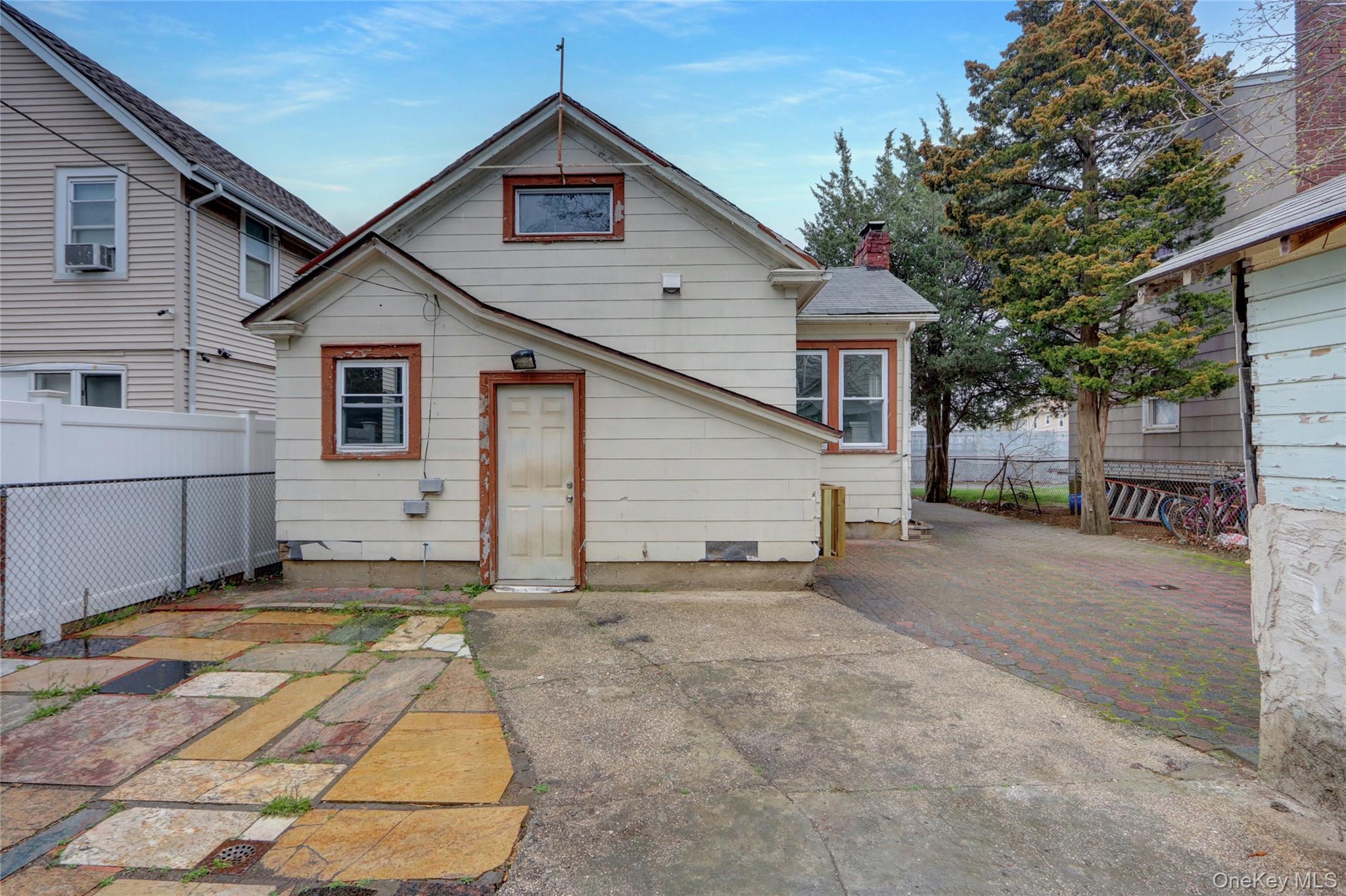 69 Hewlett Street, Hempstead, NY 11550