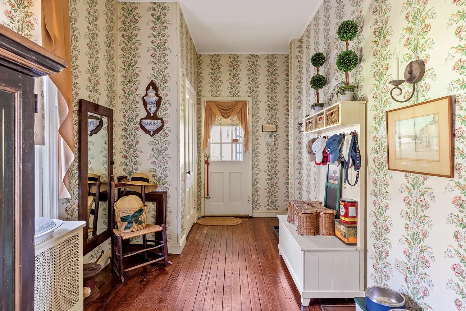 35 S Penataquit Avenue, Bay Shore, NY 11706