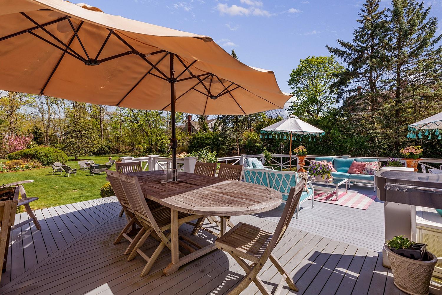 35 S Penataquit Avenue, Bay Shore, NY 11706