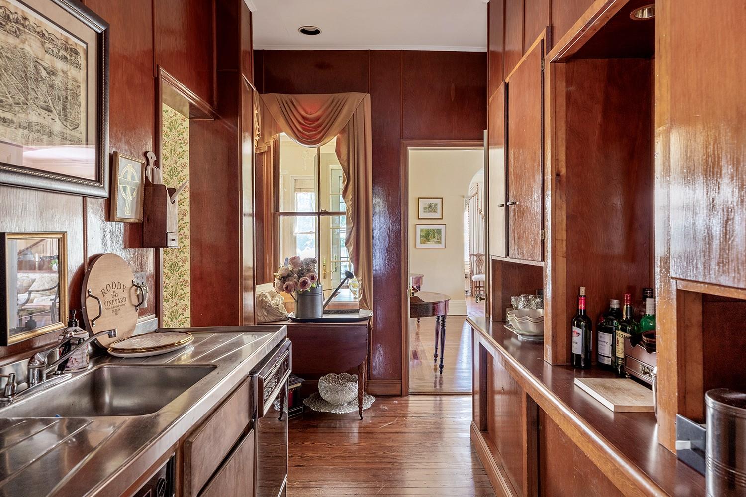 35 S Penataquit Avenue, Bay Shore, NY 11706