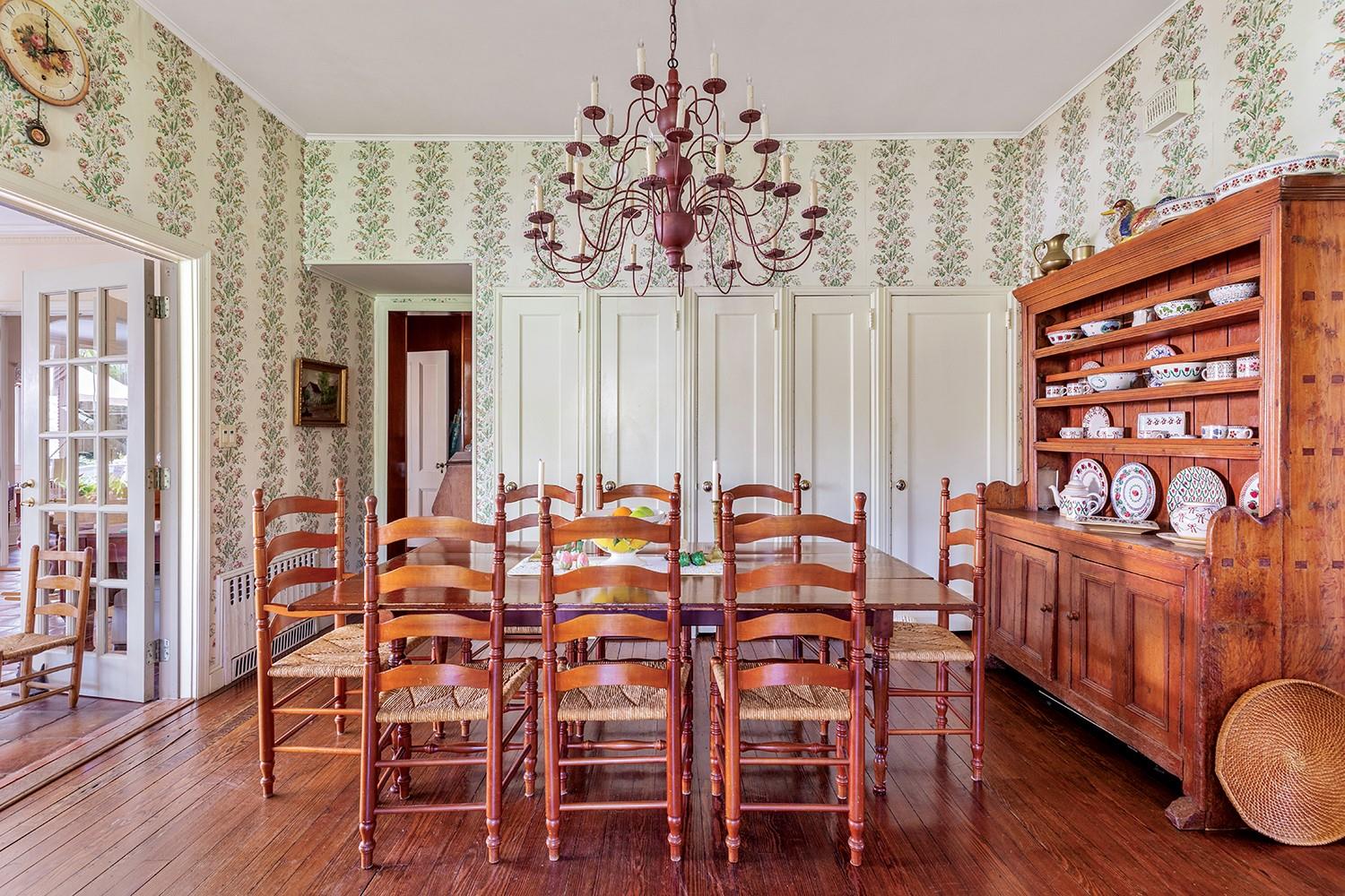 35 S Penataquit Avenue, Bay Shore, NY 11706