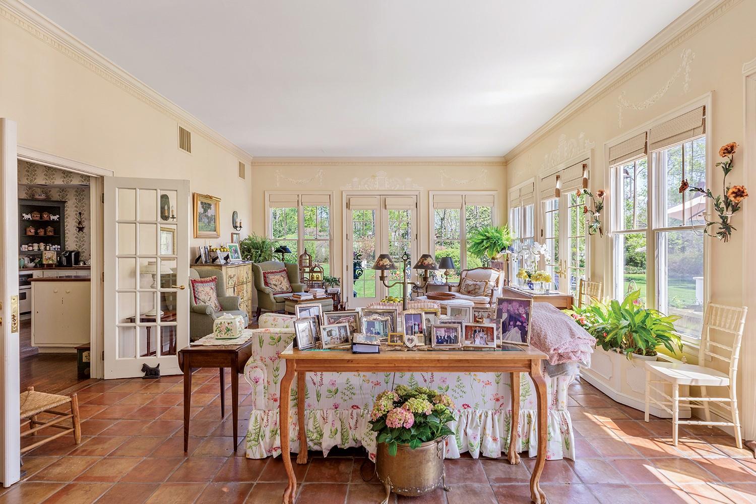 35 S Penataquit Avenue, Bay Shore, NY 11706