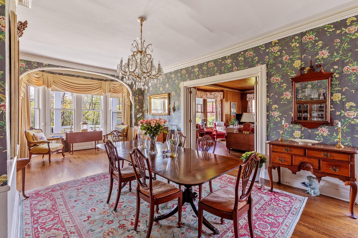 35 S Penataquit Avenue, Bay Shore, NY 11706