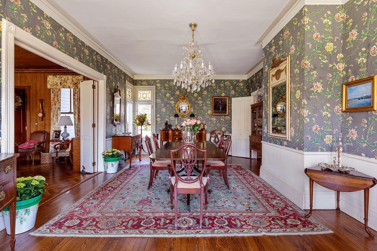 35 S Penataquit Avenue, Bay Shore, NY 11706