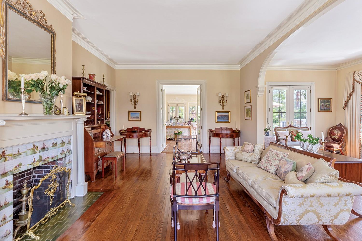 35 S Penataquit Avenue, Bay Shore, NY 11706