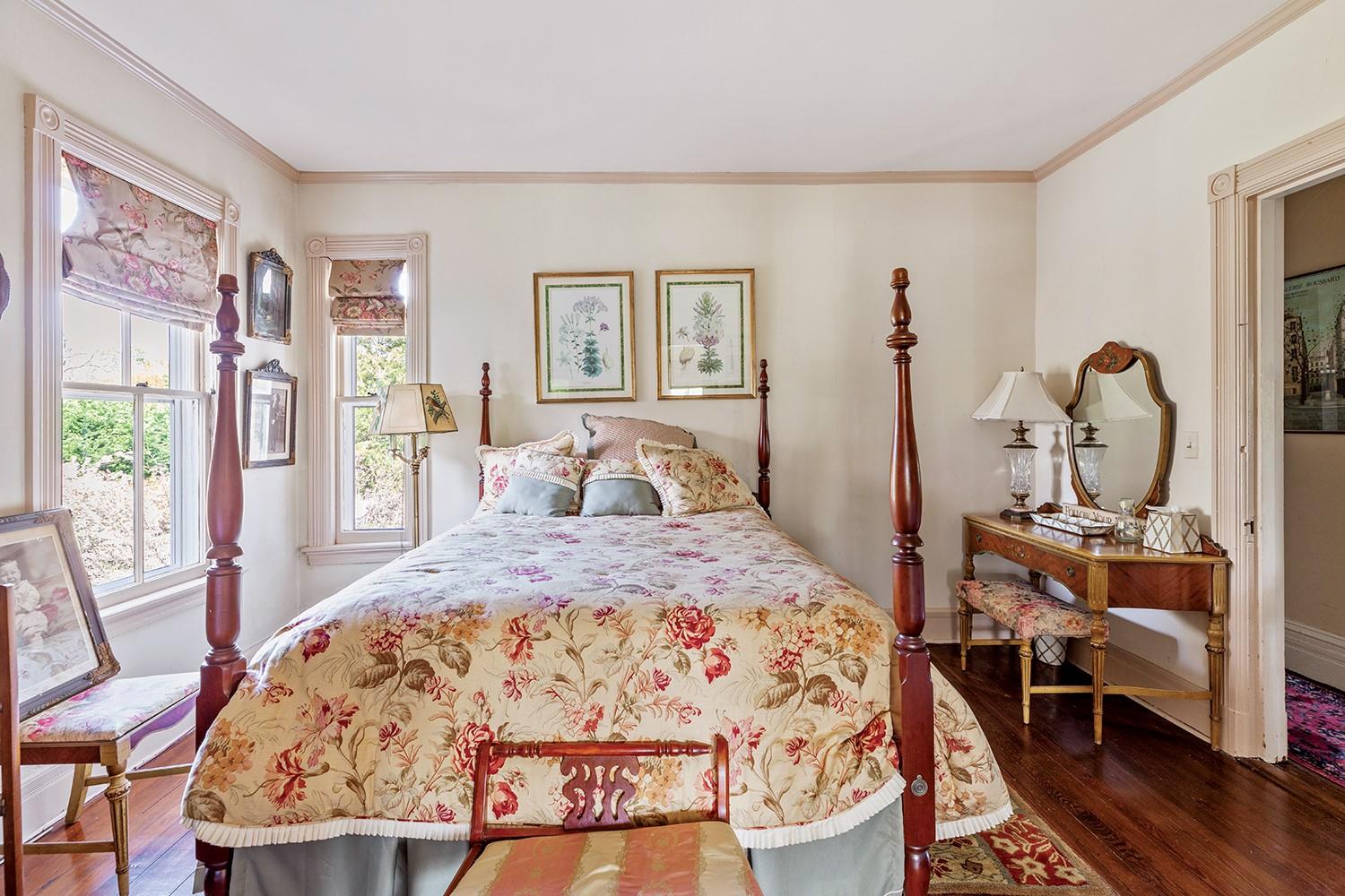 35 S Penataquit Avenue, Bay Shore, NY 11706