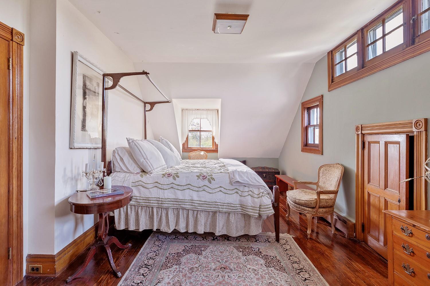 35 S Penataquit Avenue, Bay Shore, NY 11706