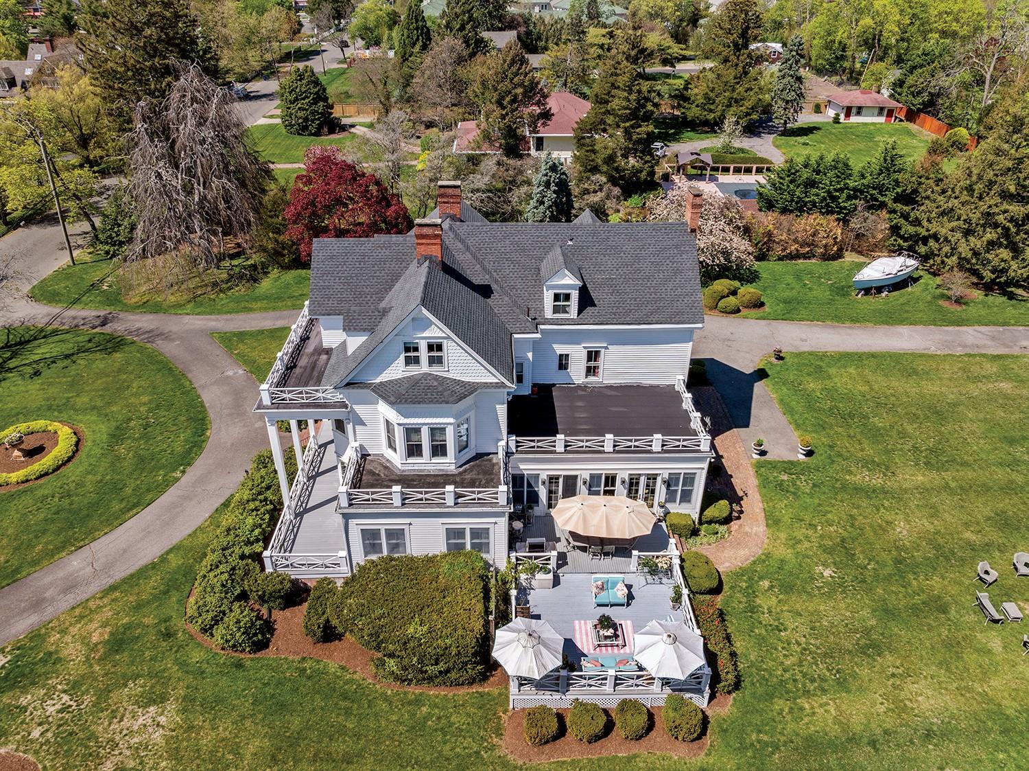 35 S Penataquit Avenue, Bay Shore, NY 11706