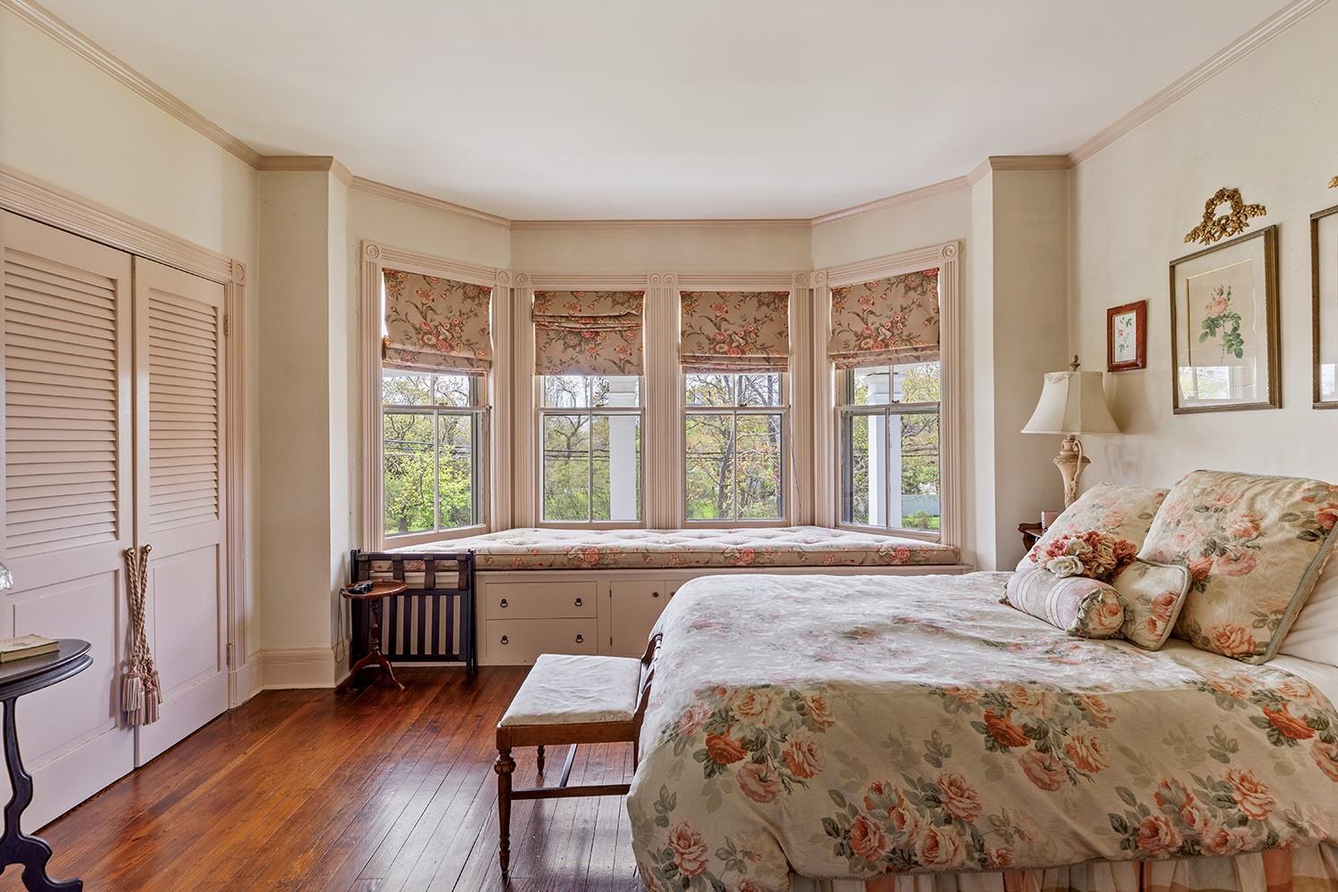 35 S Penataquit Avenue, Bay Shore, NY 11706