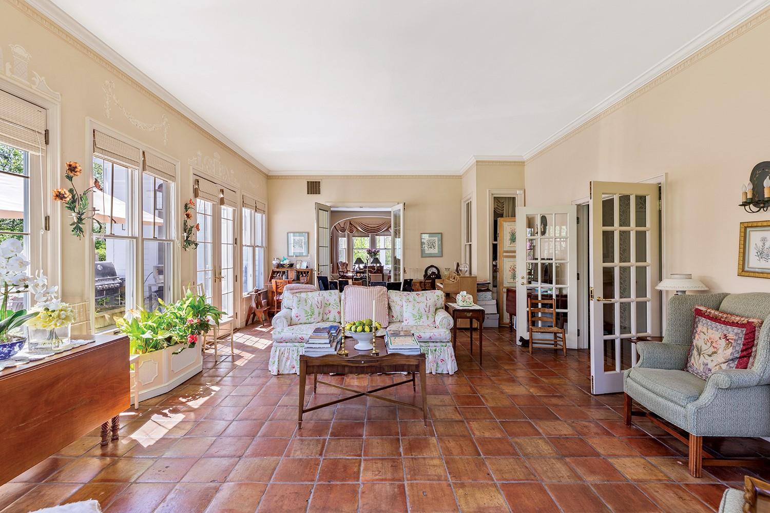 35 S Penataquit Avenue, Bay Shore, NY 11706