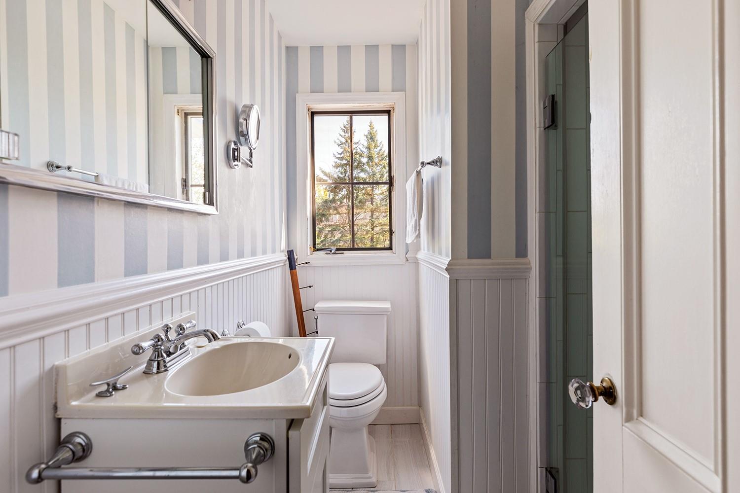 35 S Penataquit Avenue, Bay Shore, NY 11706