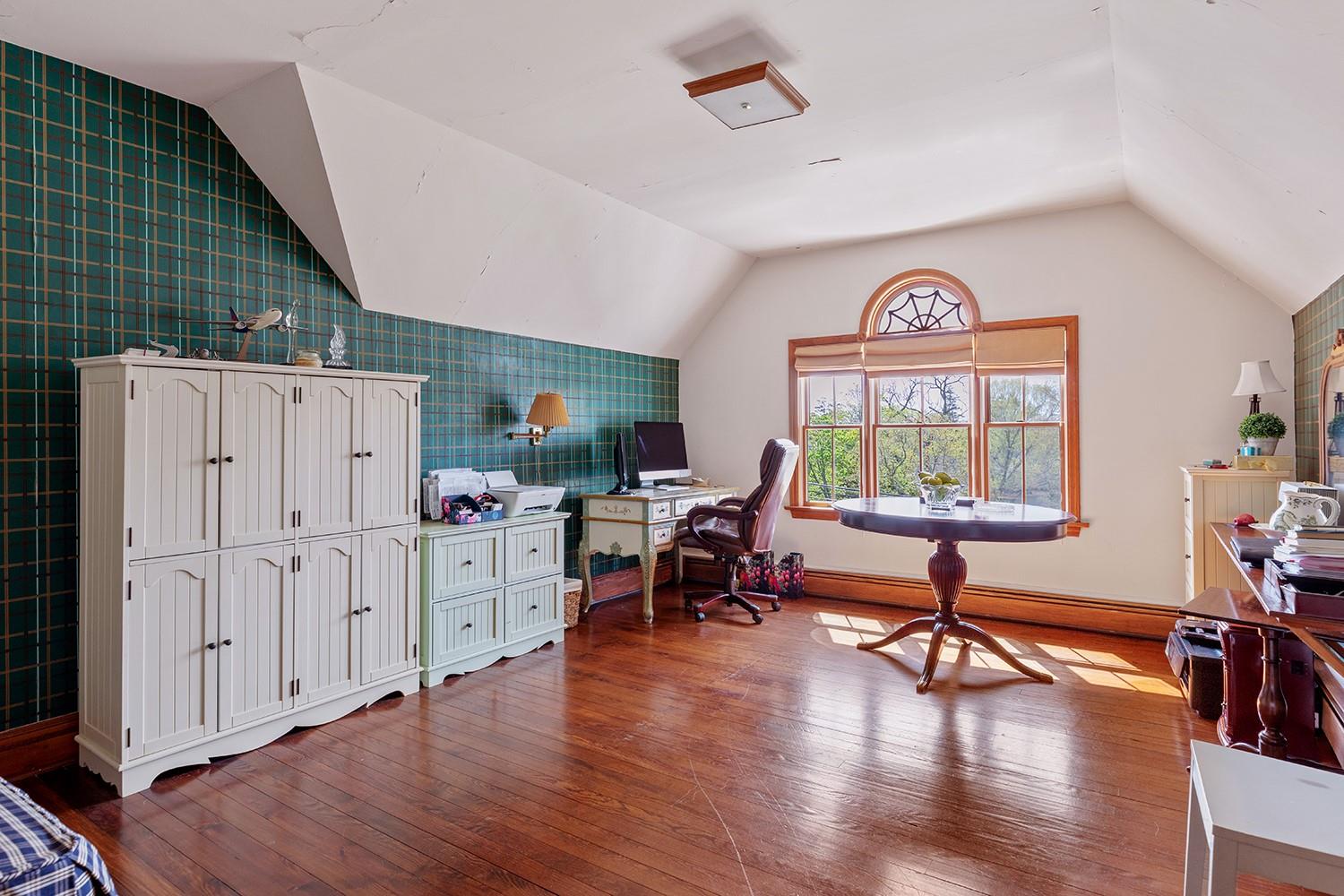 35 S Penataquit Avenue, Bay Shore, NY 11706