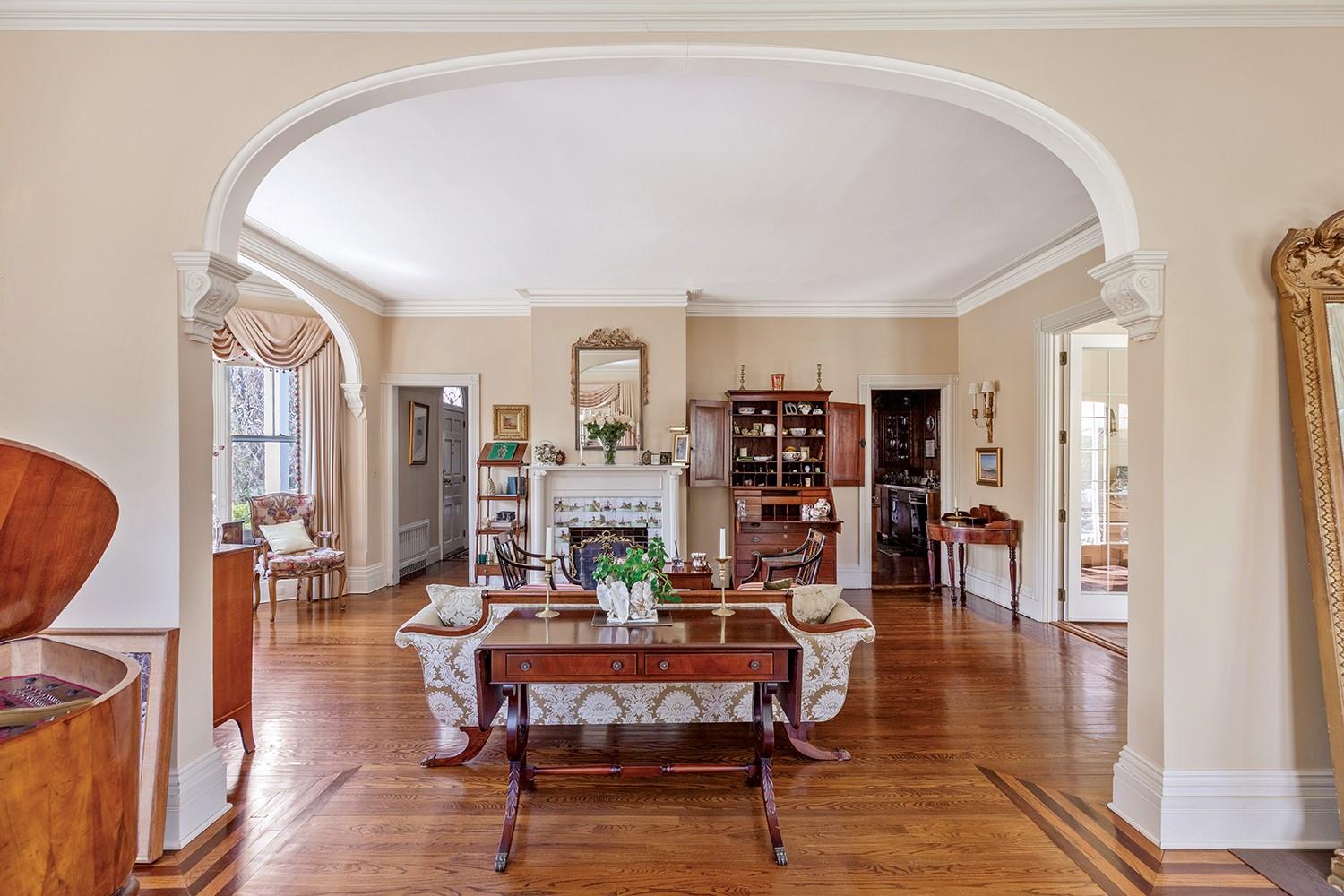 35 S Penataquit Avenue, Bay Shore, NY 11706