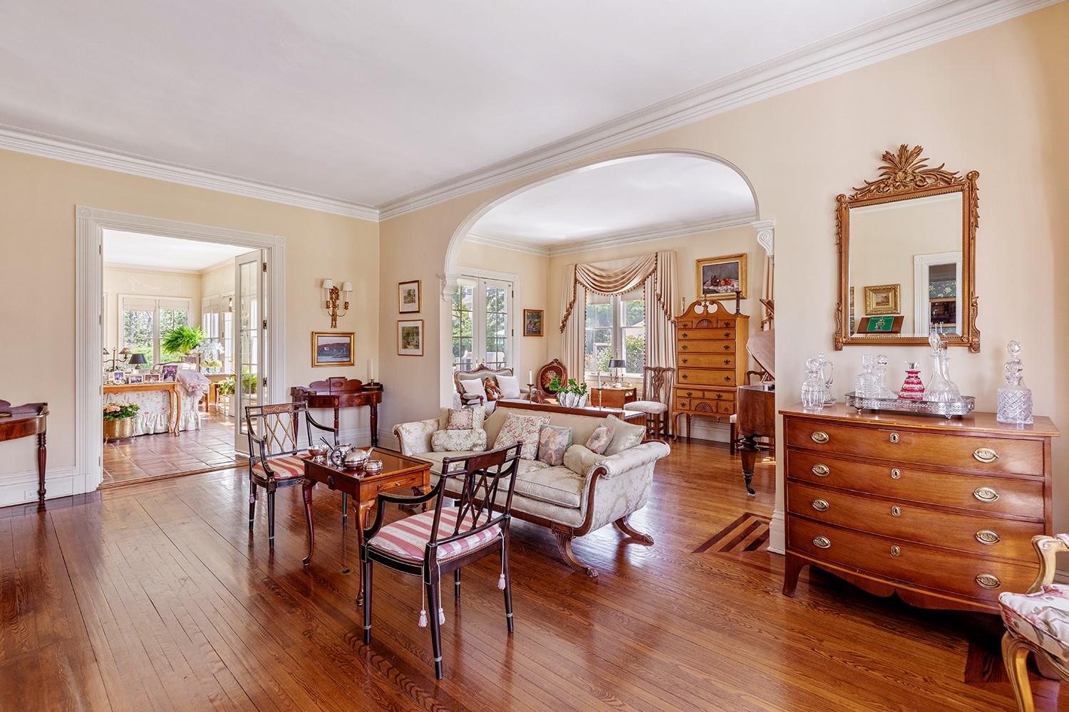 35 S Penataquit Avenue, Bay Shore, NY 11706