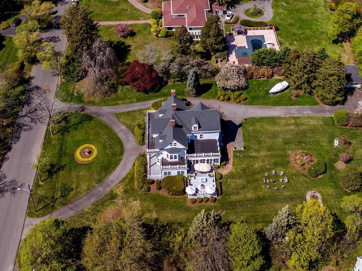 35 S Penataquit Avenue, Bay Shore, NY 11706