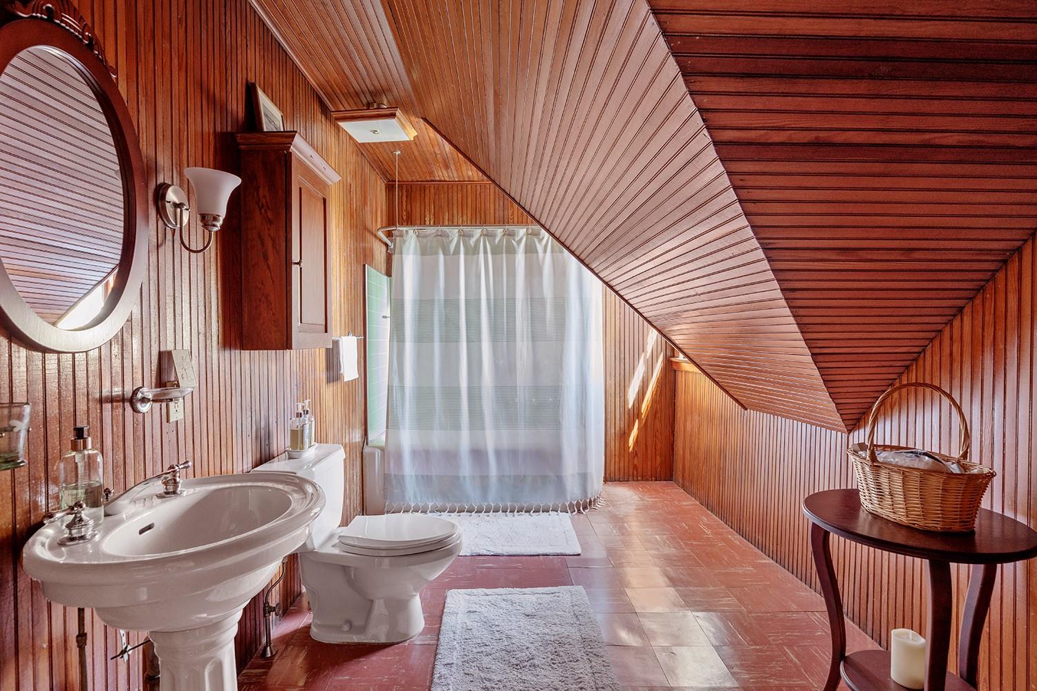 35 S Penataquit Avenue, Bay Shore, NY 11706