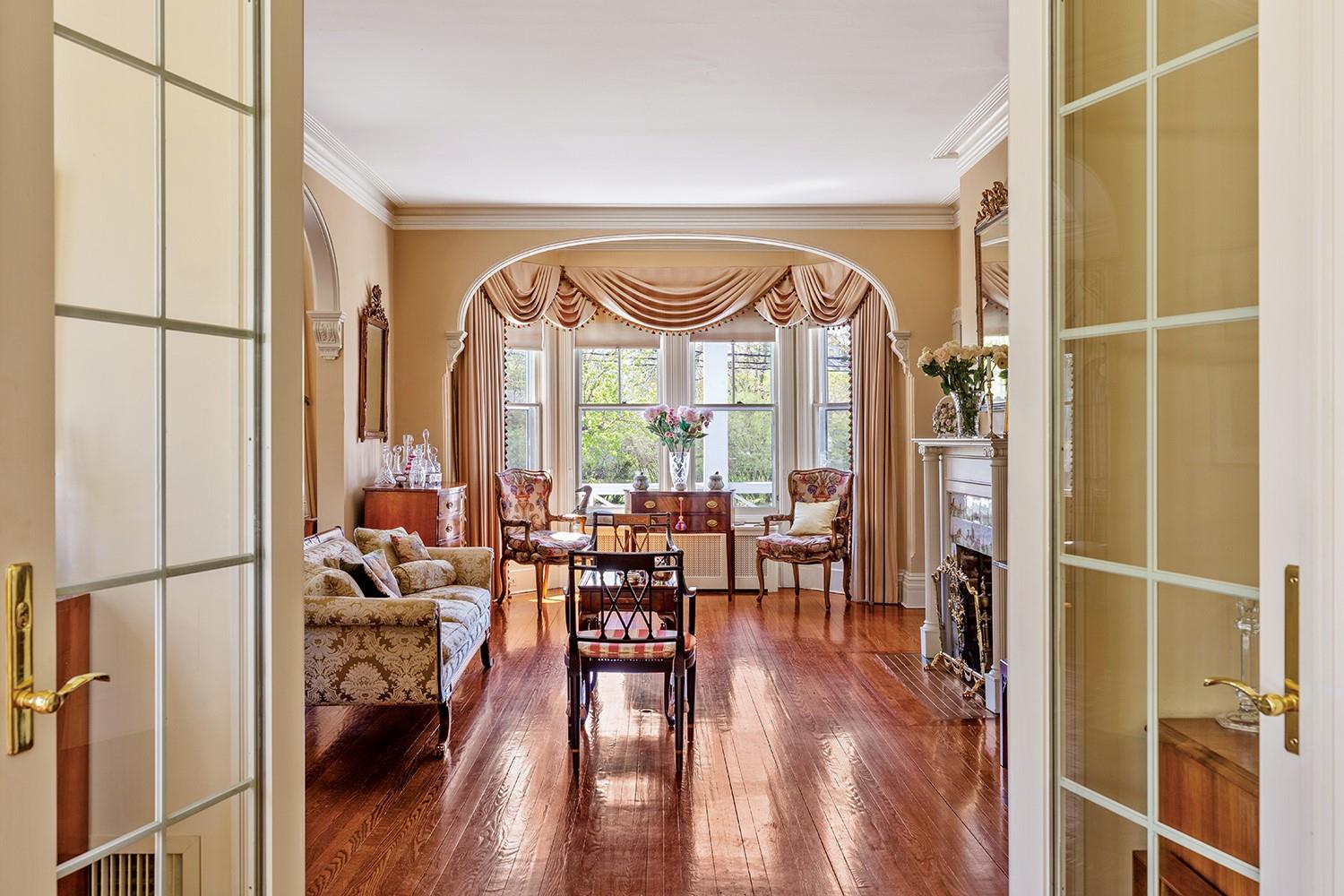 35 S Penataquit Avenue, Bay Shore, NY 11706