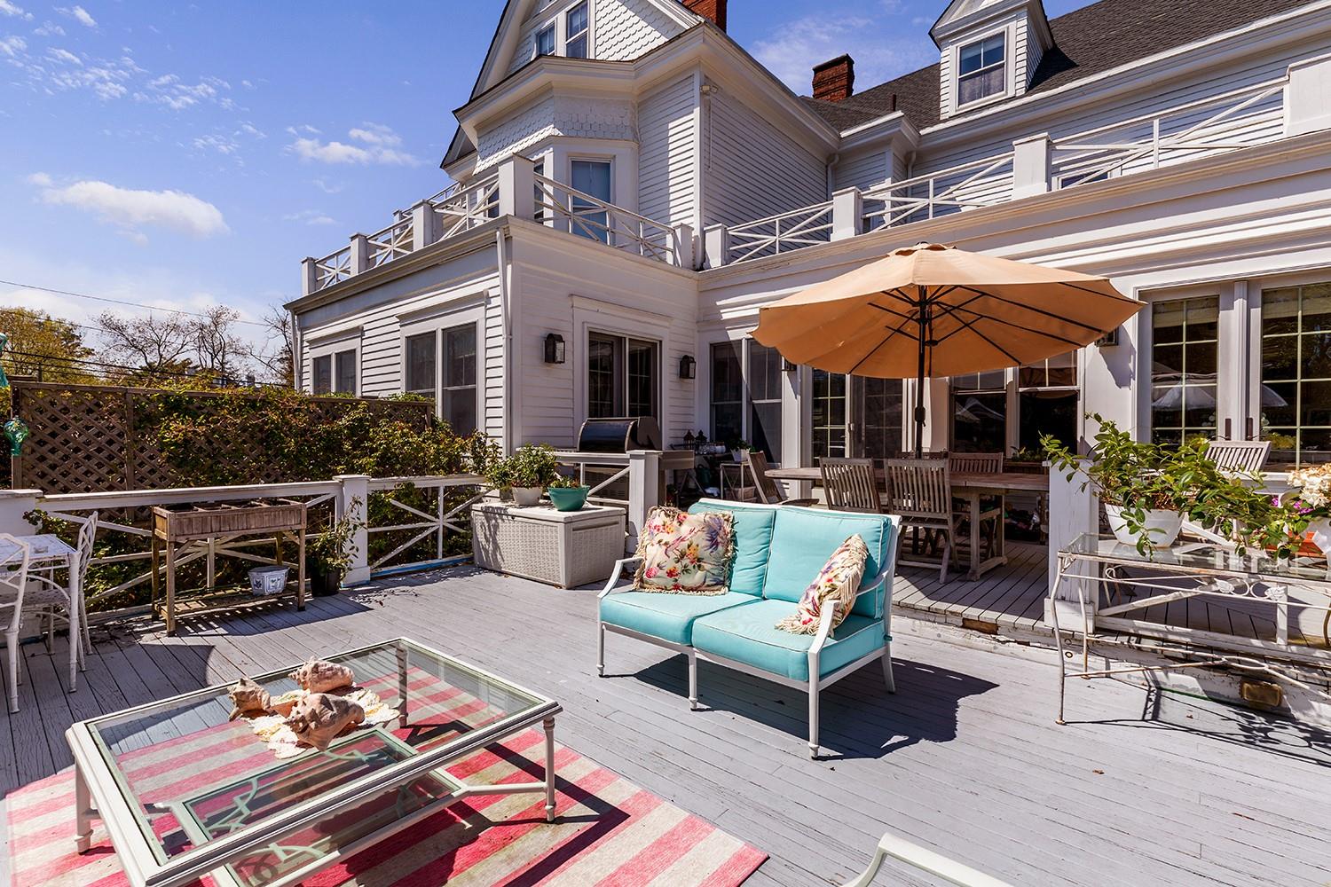 35 S Penataquit Avenue, Bay Shore, NY 11706