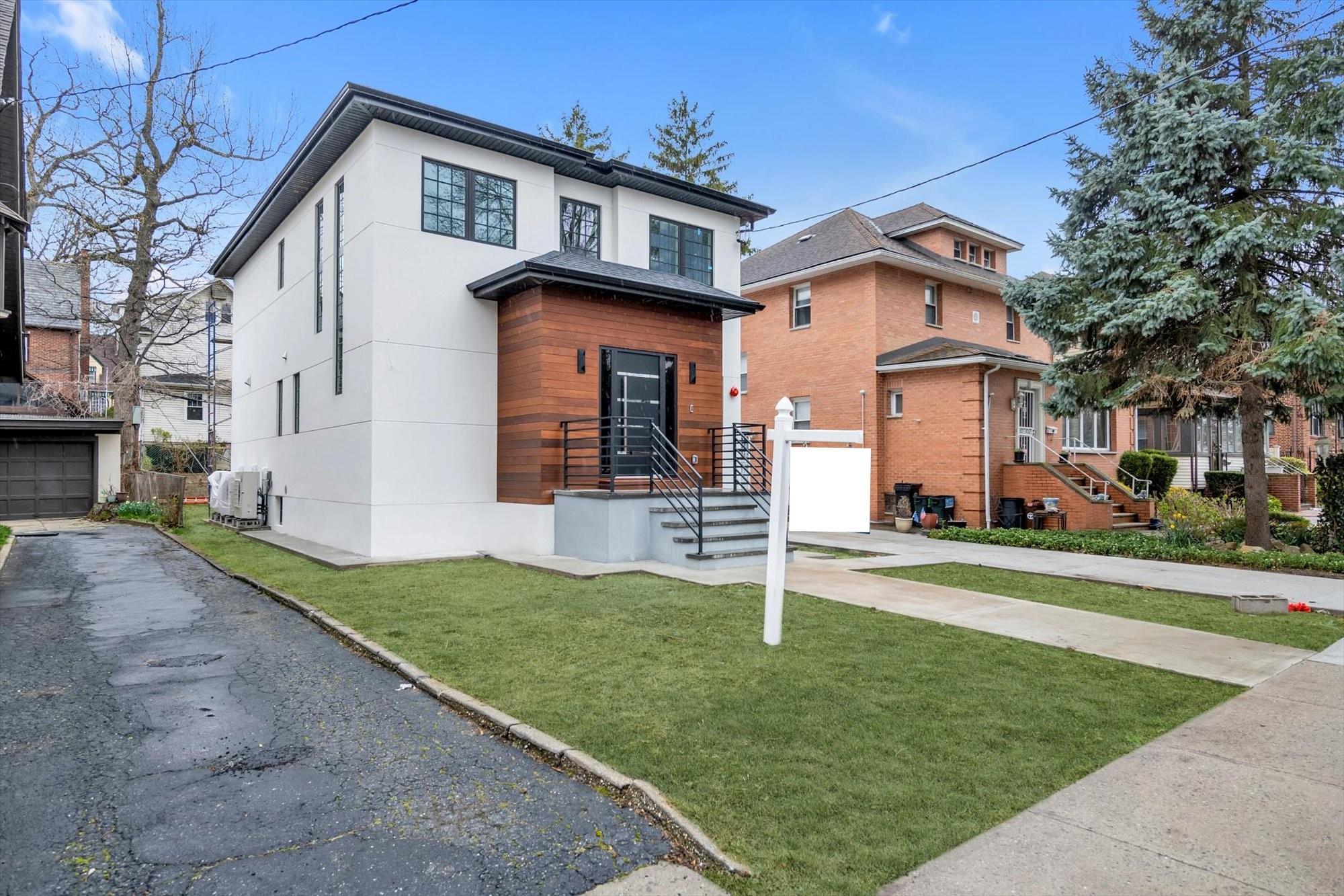 3369 164th Street, Flushing, NY 11358