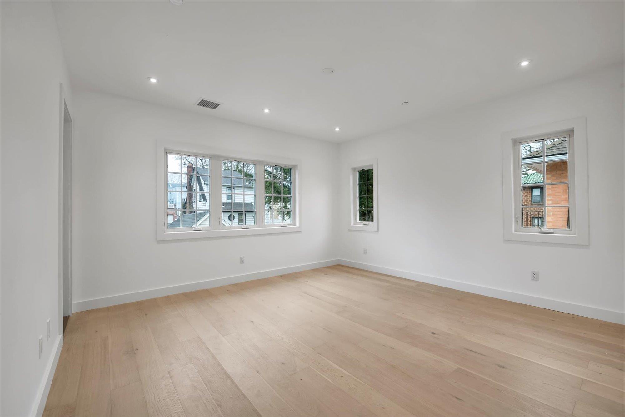 3369 164th Street, Flushing, NY 11358