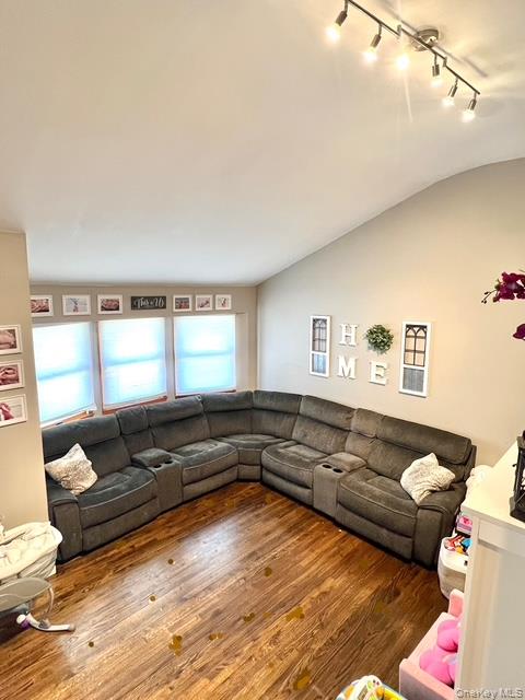 1300 Race Avenue, Medford, NY 11763