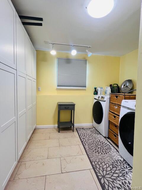 1300 Race Avenue, Medford, NY 11763