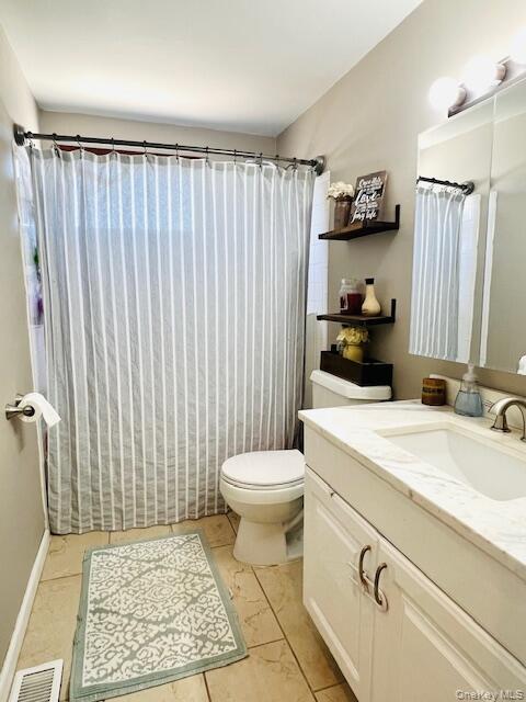 1300 Race Avenue, Medford, NY 11763